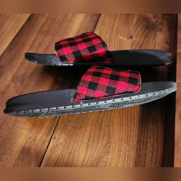 Nike Plaid Slides - Picture 4 of 4